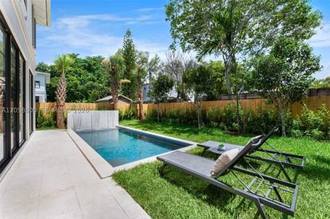 3372 Charles Ave, Miami FL - photo 17 of 18