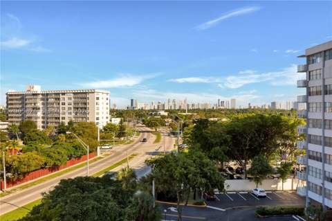 1300 NE Miami Gardens Dr 714E, Miami FL - photo 10 of 36