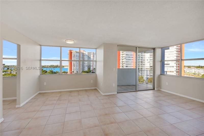 2 bedroom Condominium at 1300 NE Miami Gardens Dr 714E, Wilshire Condo, Miami — photo 2