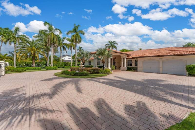 6 bedroom SingleFamilyResidence at 9735 SW 64th St, Subdivision Of, Miami — photo 2