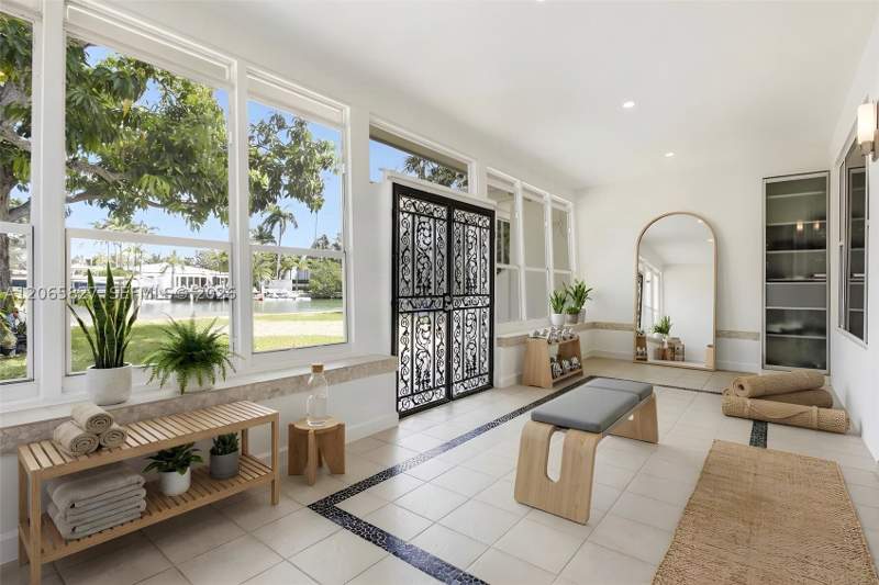 4 bedroom SingleFamilyResidence at 1525 Calais Dr, Normandy Waterway Sub, Miami Beach — photo 4