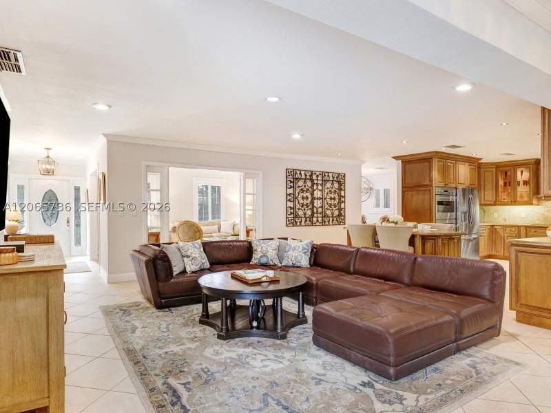 3 bedroom SingleFamilyResidence at 1401 NE 103rd St, Re-Plat Of Track C Miami, Miami Shores — photo 3