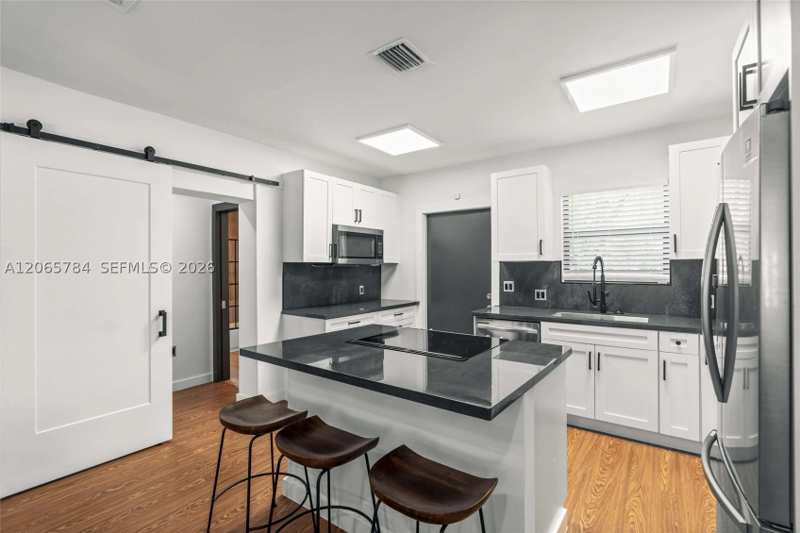 3 bedroom SingleFamilyResidence at 1121 NW 57th St, Lin Heights, Miami — photo 1