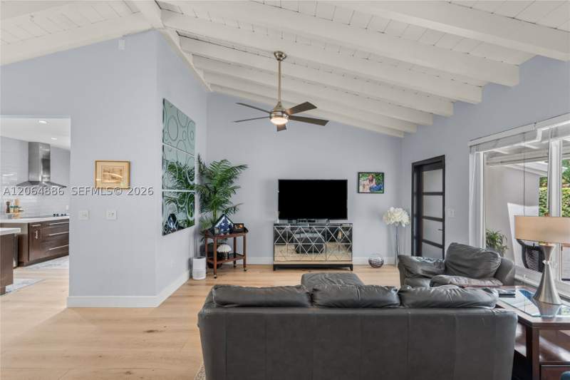 2 bedroom SingleFamilyResidence at 810 Venetia Ave, Coral Gables Granada Sec, Coral Gables — photo 2