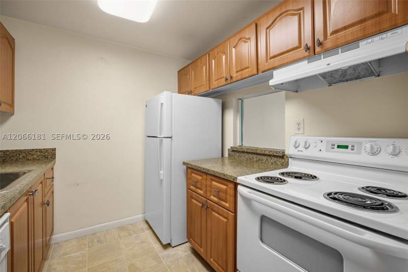 1 bedroom Condominium at 14211 N Kendall Dr 207E, Promenade At Kendale Lake, Miami — photo 4