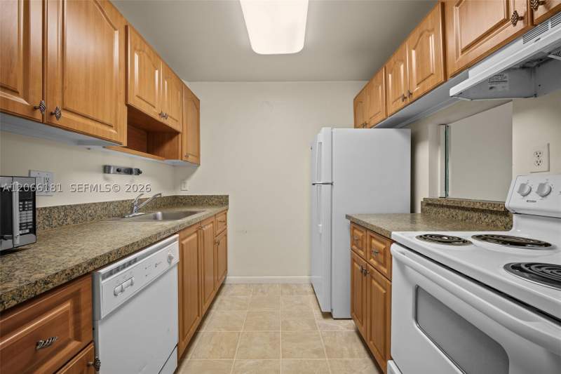 1 bedroom Condominium at 14211 N Kendall Dr 207E, Promenade At Kendale Lake, Miami — photo 5
