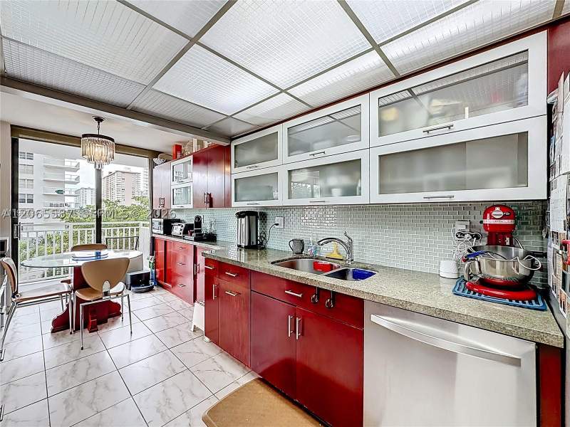 3 bedroom Condominium at 210 174th St 409, Winston Towers 600 Condo, Sunny Isles Beach — photo 3