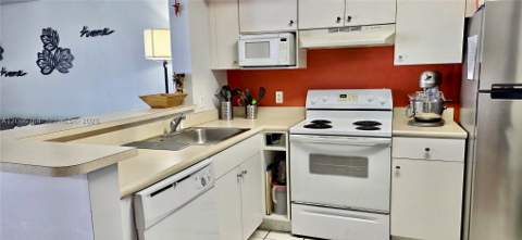 5085 NW 7th St 1505, Miami FL - photo 8 of 21