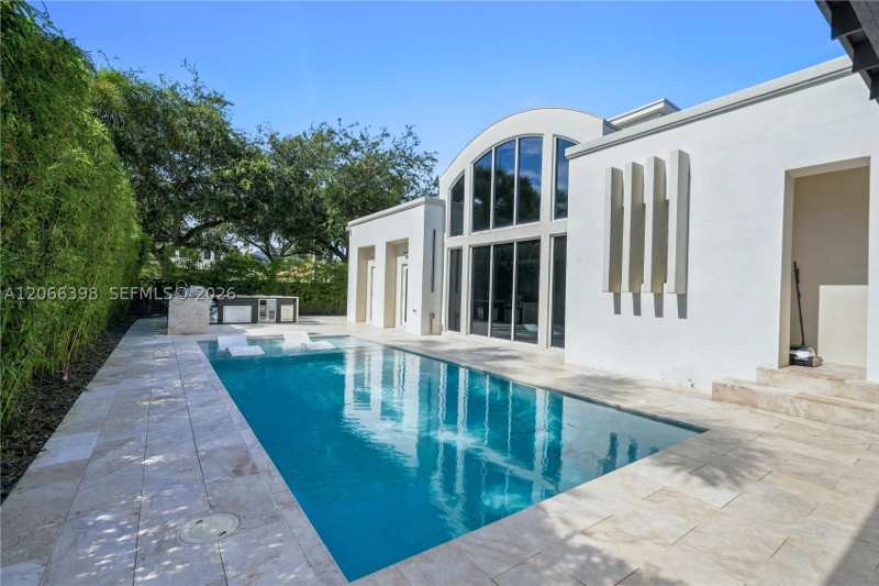 3 bedroom SingleFamilyResidence at 16203 NW 82nd Pl, 6th Addn To Royal Oaks, Miami Lakes — photo 1