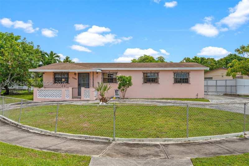 4 bedroom SingleFamilyResidence at 11985 SW 181st Ter, South Miami Hgts Add B, Miami — photo 1