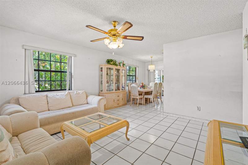 4 bedroom SingleFamilyResidence at 11985 SW 181st Ter, South Miami Hgts Add B, Miami — photo 5