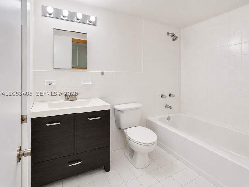 3 bedroom Condominium at 104 SW 9th St 1403, Casa Grande I Towers Cond, Miami — photo 2