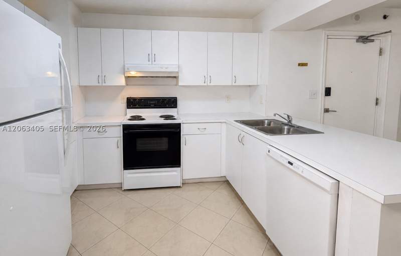 3 bedroom Condominium at 104 SW 9th St 1403, Casa Grande I Towers Cond, Miami — photo 3
