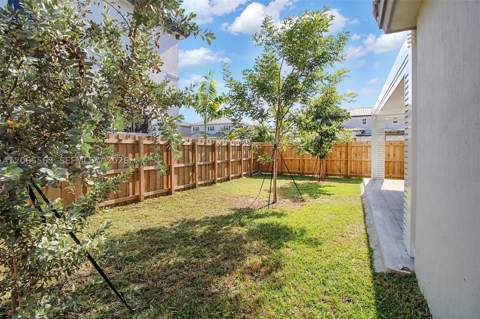 879 SE 26th Ter, Homestead FL - photo 9 of 43