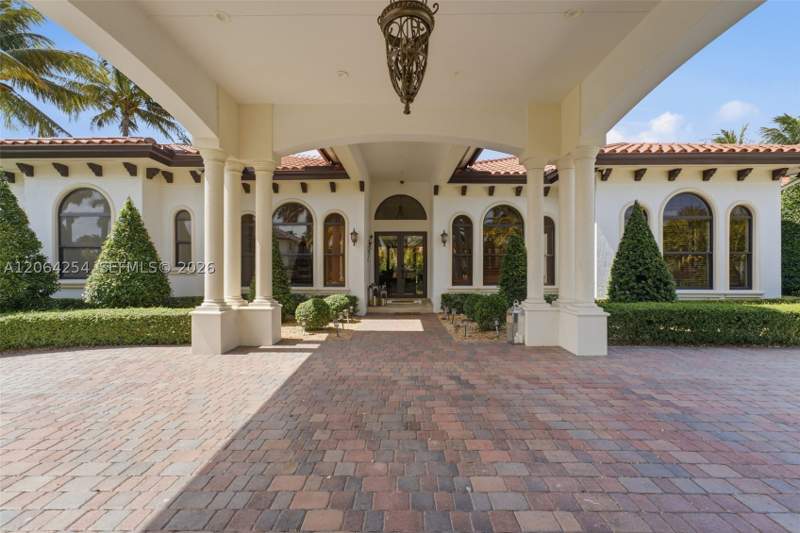 5 bedroom SingleFamilyResidence at 10181 NW 131st St, Florida Fruit Land Compan, Hialeah Gardens — photo 5