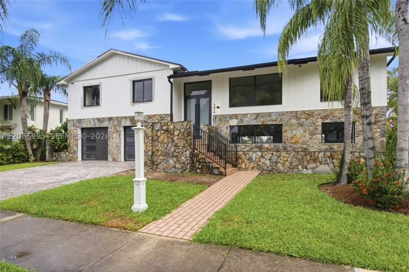 4 bedroom SingleFamilyResidence at 7914 SW 199th Ter, Saga Bay Sec 1 Pt 9, Cutler Bay — photo 3
