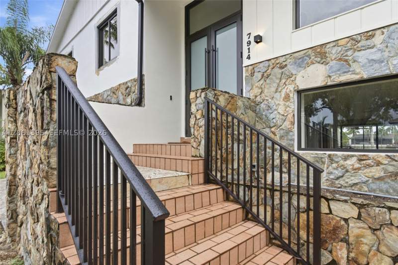 4 bedroom SingleFamilyResidence at 7914 SW 199th Ter, Saga Bay Sec 1 Pt 9, Cutler Bay — photo 4