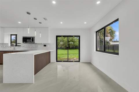 2600 NW 205th St, Miami Gardens FL - photo 11 of 43
