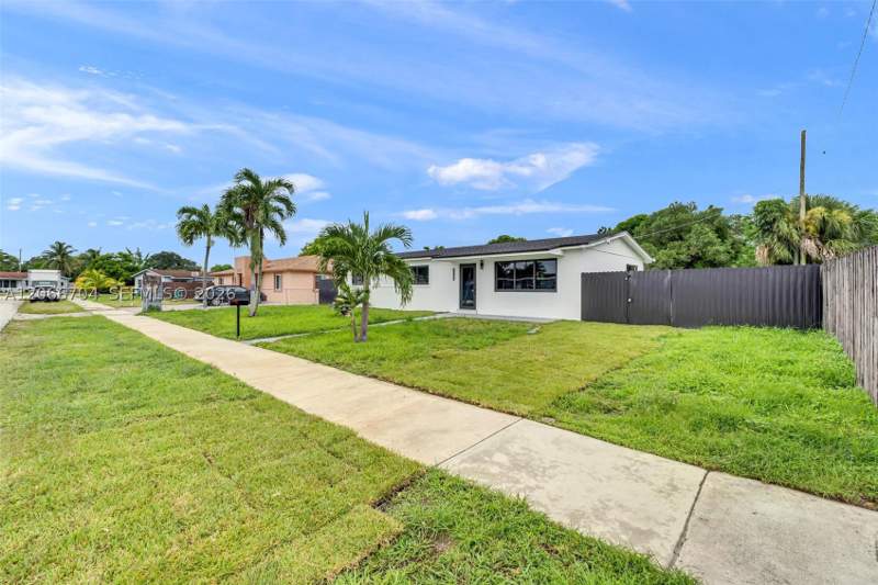 3 bedroom SingleFamilyResidence at 2600 NW 205th St, Lake Lucerne Sec 4, Miami Gardens — photo 2