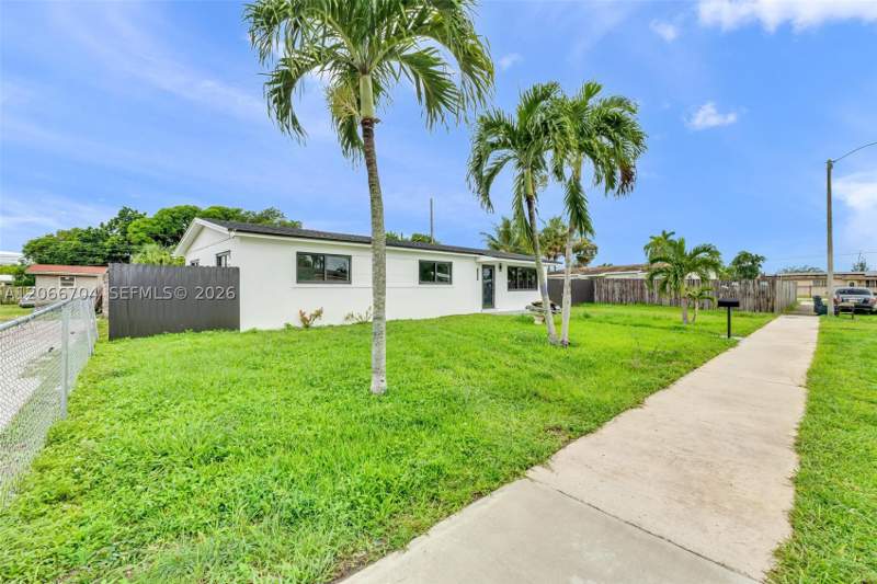 3 bedroom SingleFamilyResidence at 2600 NW 205th St, Lake Lucerne Sec 4, Miami Gardens — photo 4