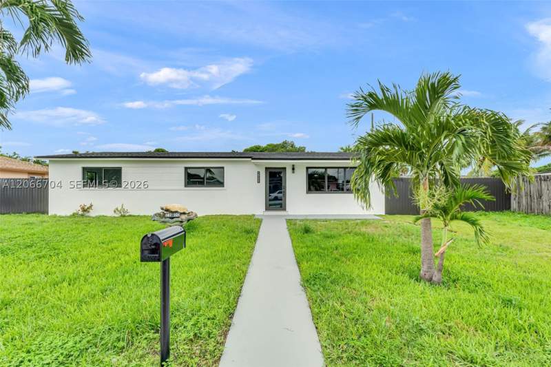 3 bedroom SingleFamilyResidence at 2600 NW 205th St, Lake Lucerne Sec 4, Miami Gardens — photo 5