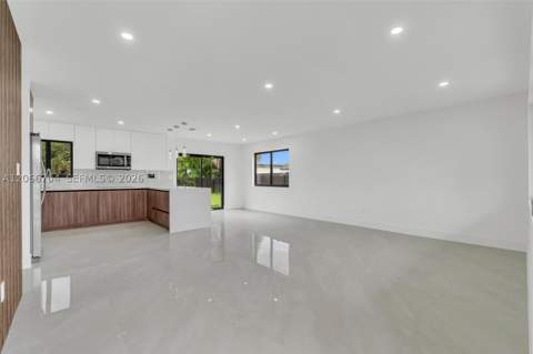 2600 NW 205th St, Miami Gardens FL - photo 7 of 43