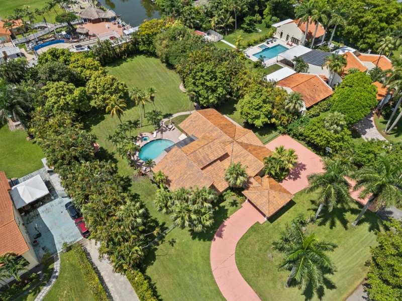 4 bedroom SingleFamilyResidence at 10010 NW 135th Street, Florida Fruit Land Compan, Hialeah Gardens — photo 1