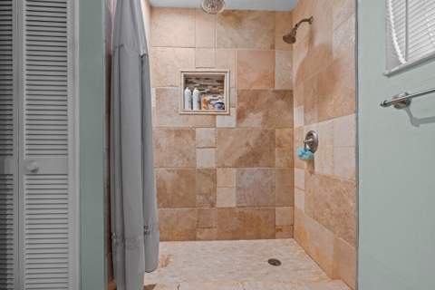 10010 NW 135th Street, Hialeah Gardens FL - photo 16 of 23
