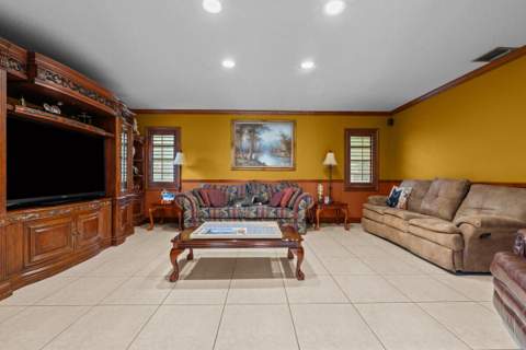 10010 NW 135th Street, Hialeah Gardens FL - photo 19 of 23
