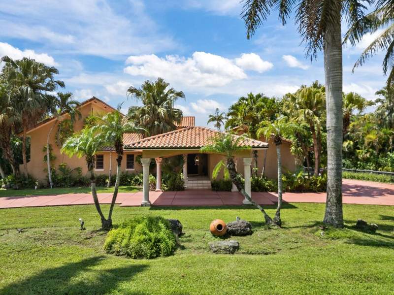 4 bedroom SingleFamilyResidence at 10010 NW 135th Street, Florida Fruit Land Compan, Hialeah Gardens — photo 2