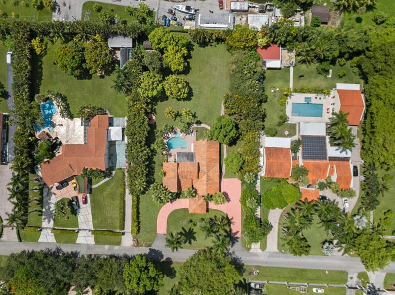 4 bedroom SingleFamilyResidence at 10010 NW 135th Street, Florida Fruit Land Compan, Hialeah Gardens — photo 5