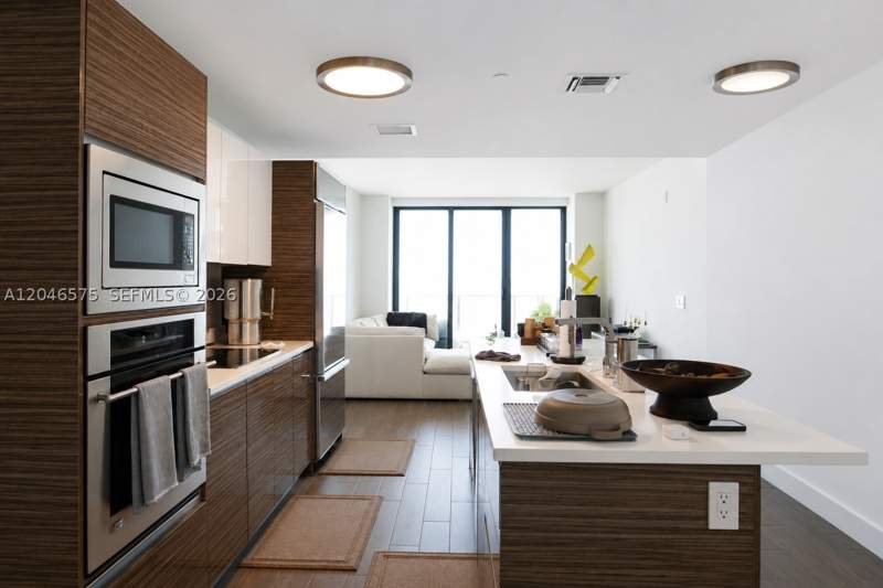 1 bedroom StockCooperative at 460 NE 28th St 802, Icon Bay Condo, Miami — photo 2