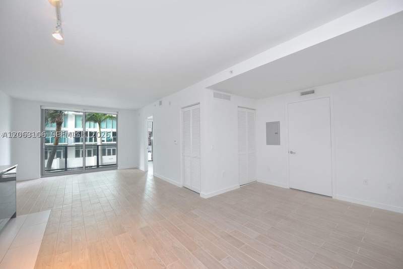 1 bedroom Condominium at 31 SE 6th St 406, Mybrickell Condo, Miami — photo 2