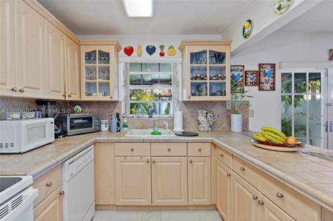 12055 SW 19th Ln 227, Miami FL - photo 19 of 39