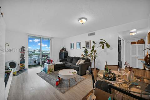 900 SW 8th St 908, Miami FL - photo 9 of 26