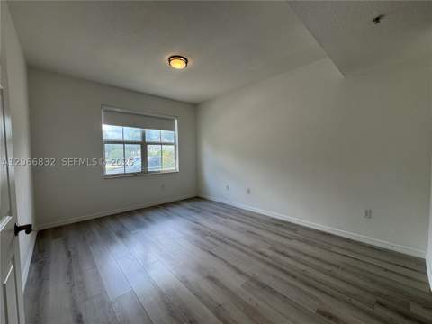 10885 NW 89th Ter 113, Doral FL - photo 24 of 58