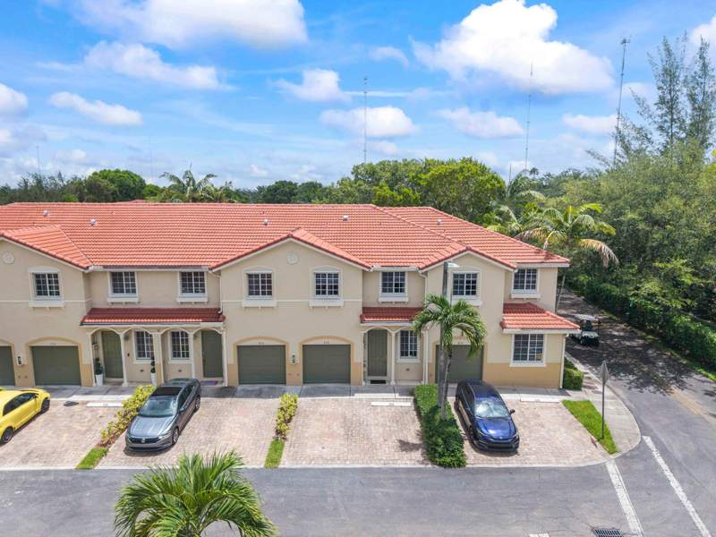 3 bedroom Townhouse at 21429 NW 13th Court #515, Majorca Isles I Condo, Miami Gardens — photo 3