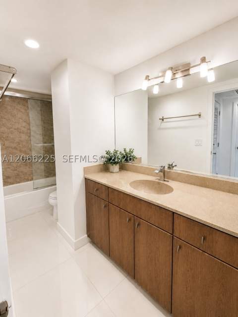 401 69th St 304, Miami Beach FL - photo 14 of 33