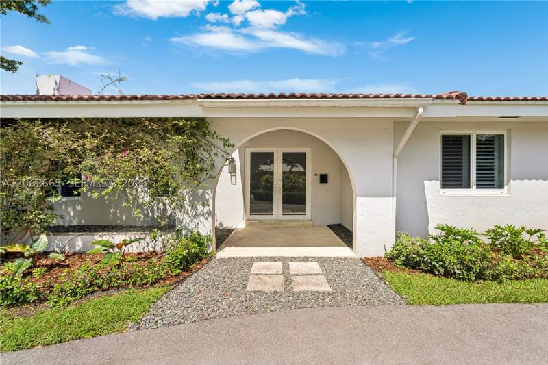4 bedroom SingleFamilyResidence at 14270 SW 74th Ct, Tanglewood Estates Sec 2, Palmetto Bay — photo 2