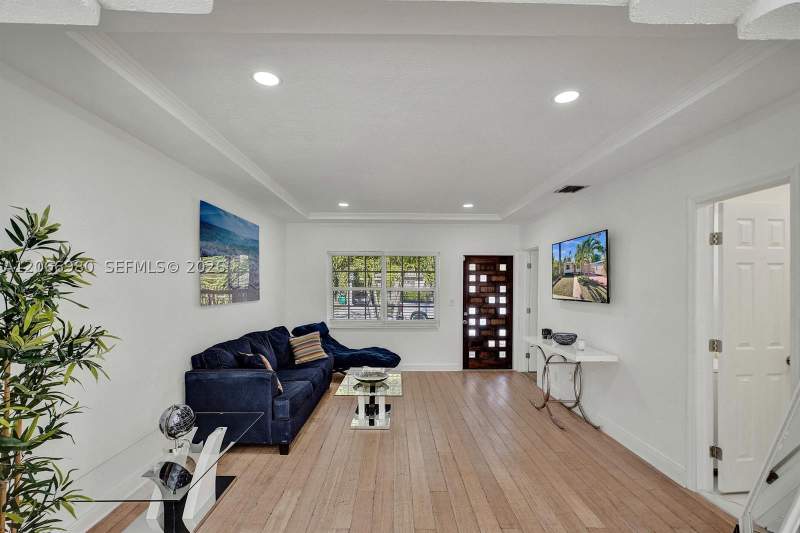 3 bedroom SingleFamilyResidence at 130 NE 49th St, Bellaire Sub, Miami — photo 2