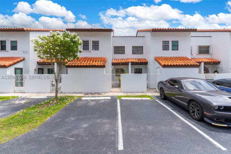 2 bedroom Townhouse at 6231 SW 138th Ct, Golden Homes Sub, Miami — photo 1