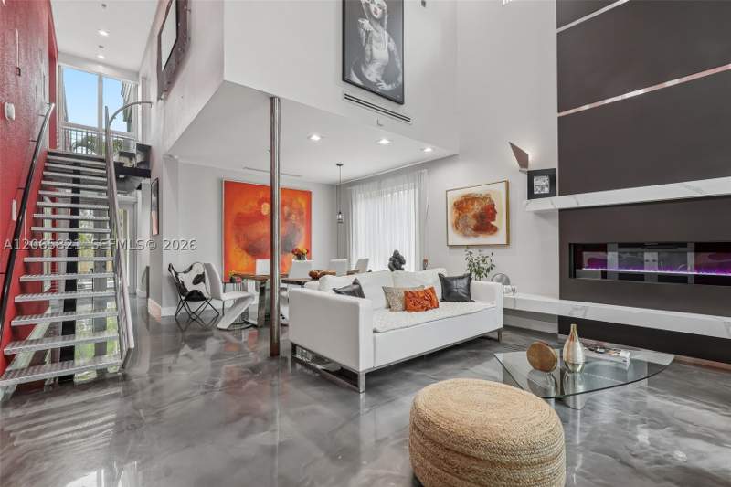 4 bedroom SingleFamilyResidence at 16581 NW 84th Ave, 5th Addn To Royal Oaks, Miami Lakes — photo 4