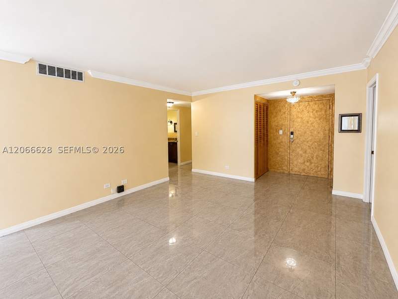 1 bedroom Condominium at 251 174th St 706, Winston Towers 200, Sunny Isles Beach — photo 4