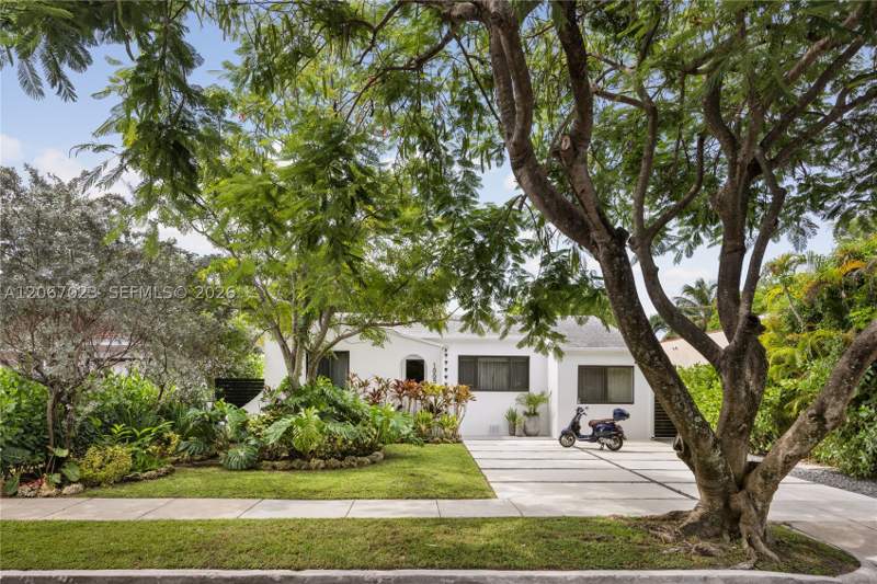 3 bedroom SingleFamilyResidence at 1868 SW 13th St, SOUTH SHENANDOAH, Miami — photo 1