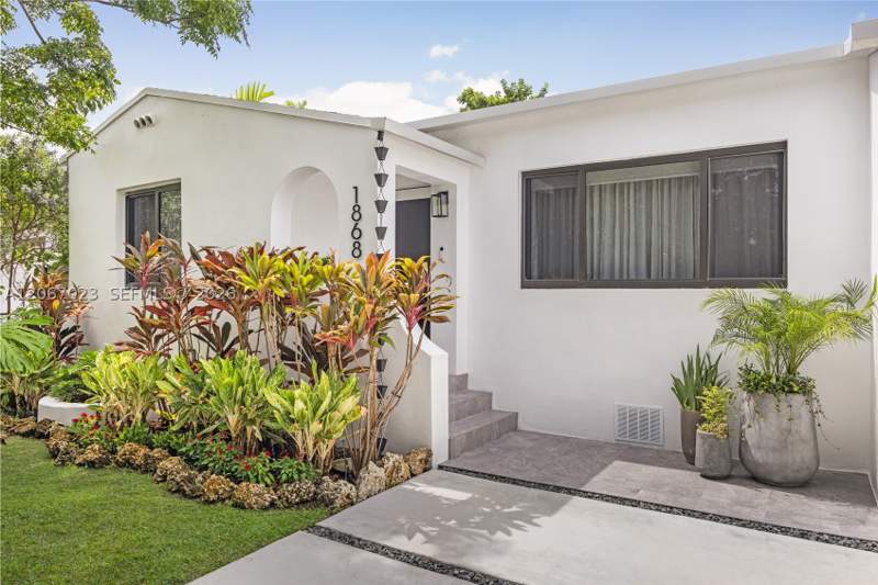 3 bedroom SingleFamilyResidence at 1868 SW 13th St, SOUTH SHENANDOAH, Miami — photo 2