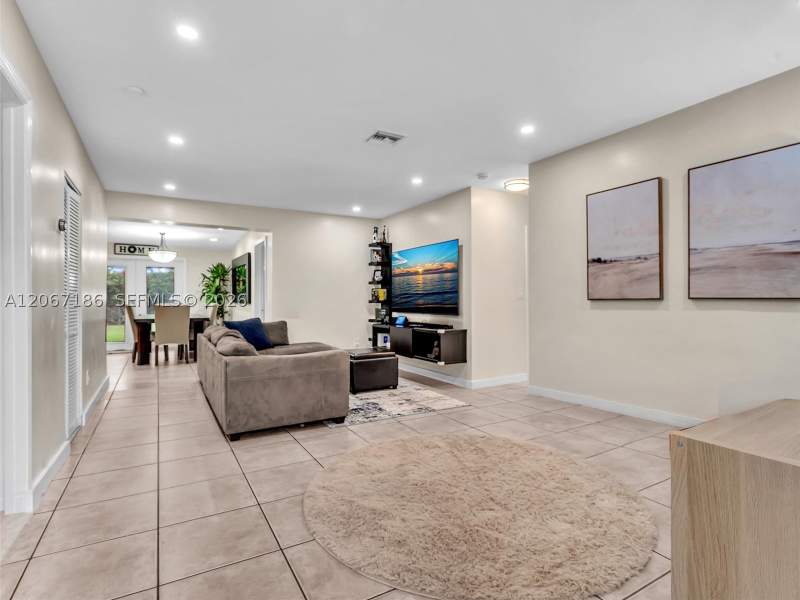 3 bedroom SingleFamilyResidence at 11911 SW 168th Ter, So Miami Heights Manor, Miami — photo 4
