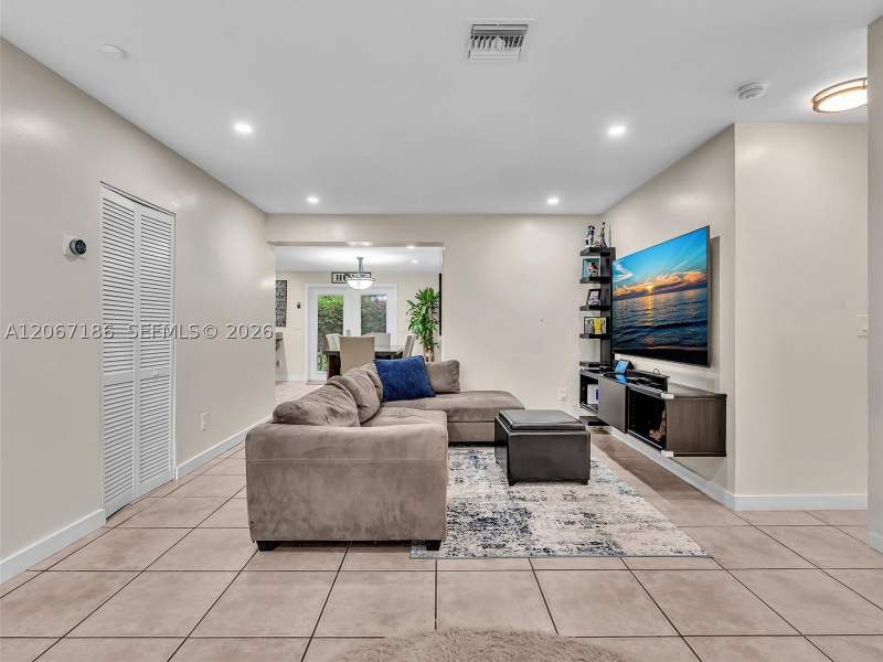 3 bedroom SingleFamilyResidence at 11911 SW 168th Ter, So Miami Heights Manor, Miami — photo 5