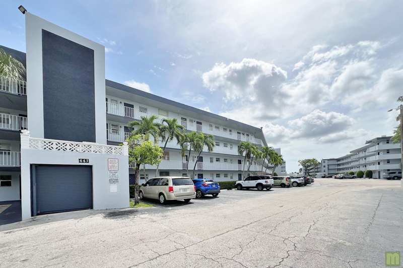1 bedroom Condominium at 443 NE 195th Street 140, Royal Oaks Condo, Miami — photo 1