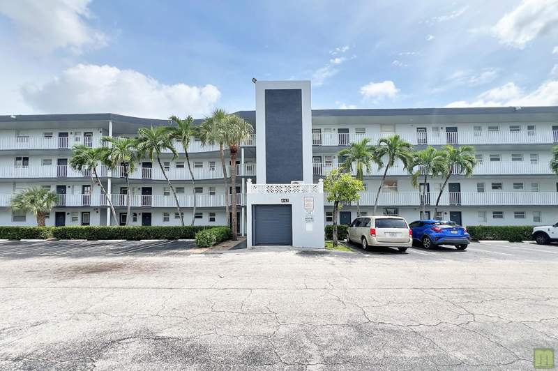 1 bedroom Condominium at 443 NE 195th Street 140, Royal Oaks Condo, Miami — photo 2