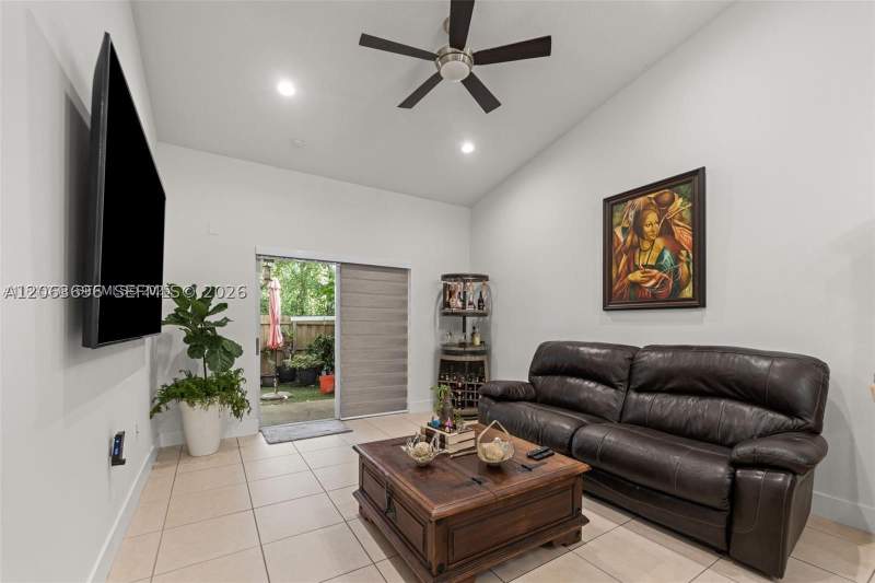 3 bedroom Villa at 3220 NE 11th Dr, Ventura At Malibu Bay, Homestead — photo 2